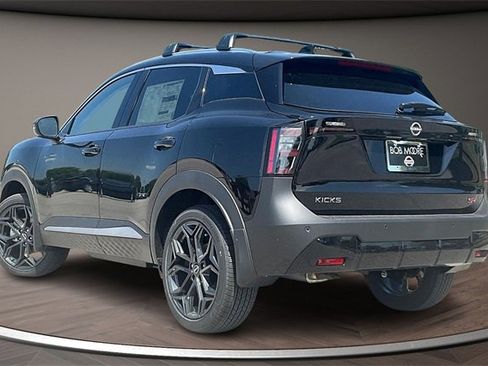 New 2025 Nissan Kicks SR image 3