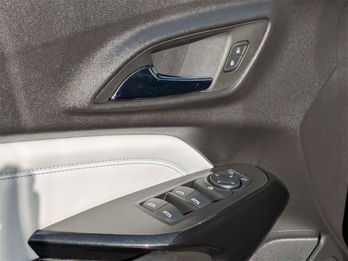 Used 2025 Chevrolet Trax LT w/ LT Convenience Package image 13