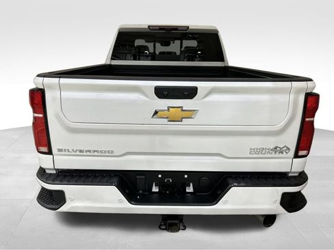 Used 2025 Chevrolet Silverado 2500 High Country w/ High Country Premium Package AWD/4WD image 4