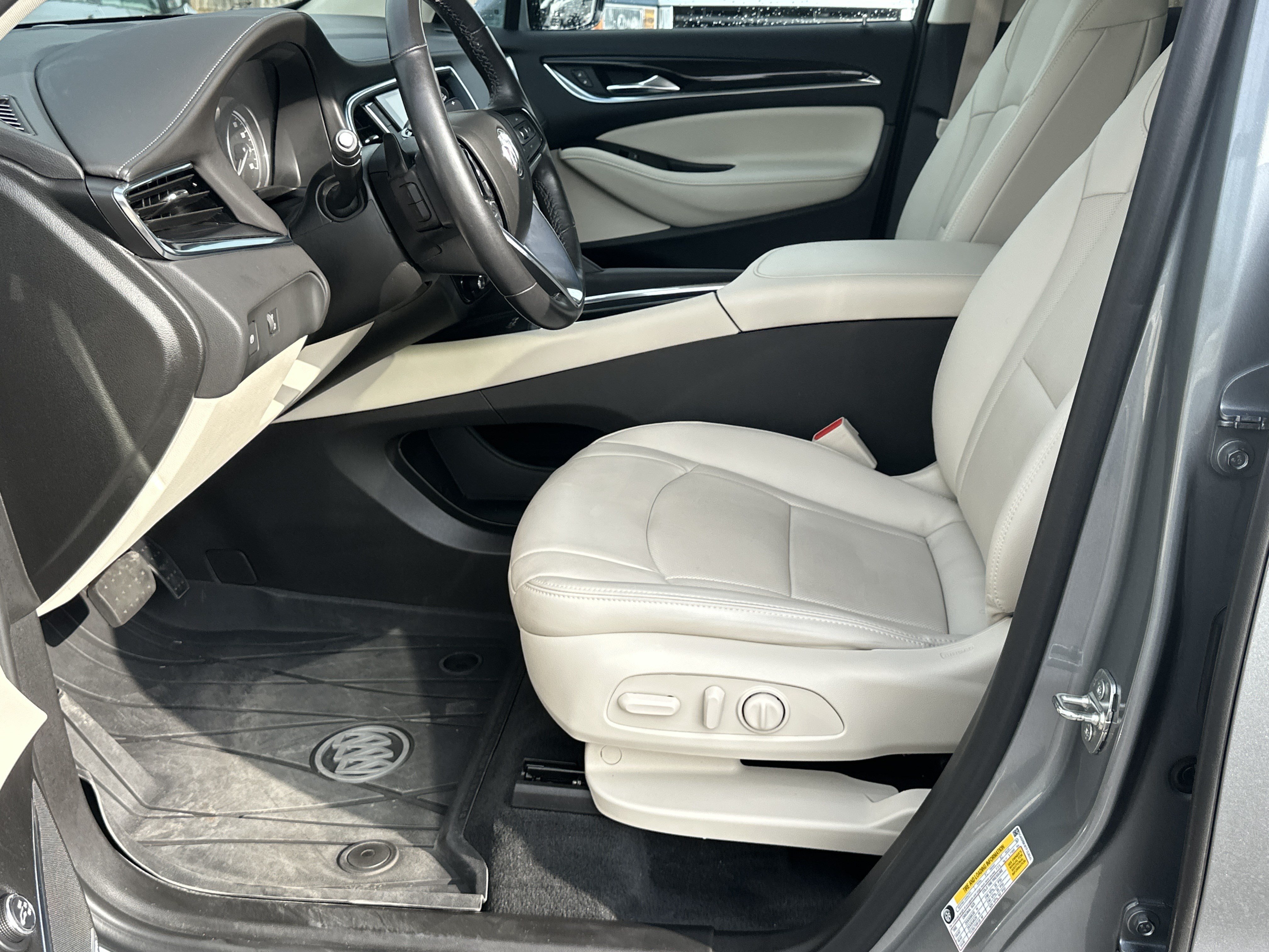 Certified 2023 Buick Enclave Essence w/ Experience Buick Package FWD image 11