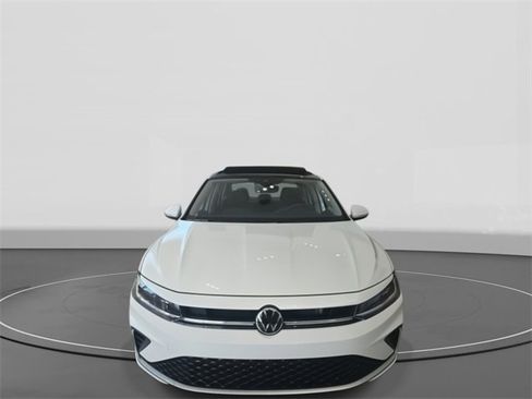 Used 2025 Volkswagen Jetta SEL image 2