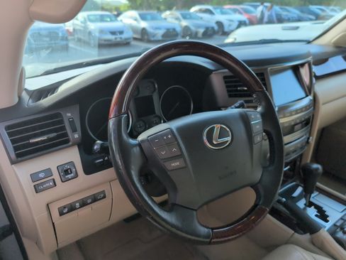 Used 2011 Lexus LX 570 4WD w/ Luxury Pkg image 8