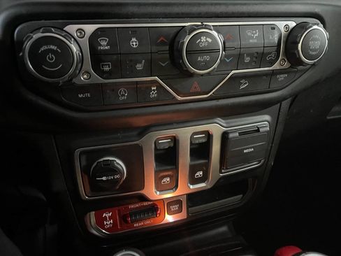 Used 2019 Jeep Wrangler Rubicon w/ Cold Weather Group image 36