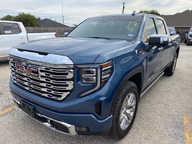 Used 2025 GMC Sierra 1500 Denali w/ Technology Package AWD/4WD image 2