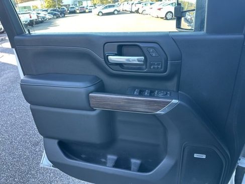 Used 2022 Chevrolet Silverado 2500 High Country w/ Safety Package II image 9