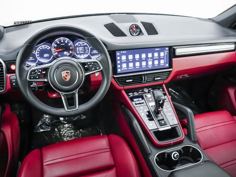 Certified 2022 Porsche Cayenne Platinum Edition w/ Premium Package Plus image 18