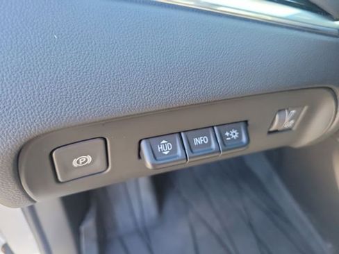 Used 2023 Buick Enclave Avenir w/ Avenir Technology Package image 36