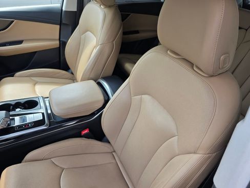 Used 2023 Audi Q7 3.0T Prestige AWD/4WD image 11