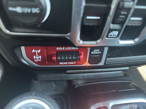 Used 2022 Jeep Gladiator Mojave w/ Cold Weather Group AWD/4WD image 37