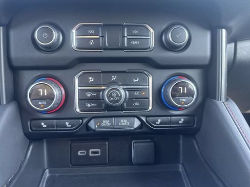 Certified 2024 Chevrolet Suburban RST w/ Luxury Package AWD/4WD image 17