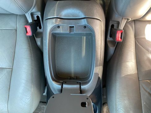 Used 2002 Toyota Sequoia SR5 AWD/4WD image 25