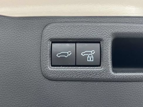 Used 2021 Toyota Venza LE w/ Carpet Mat Package (TMS) AWD/4WD image 21