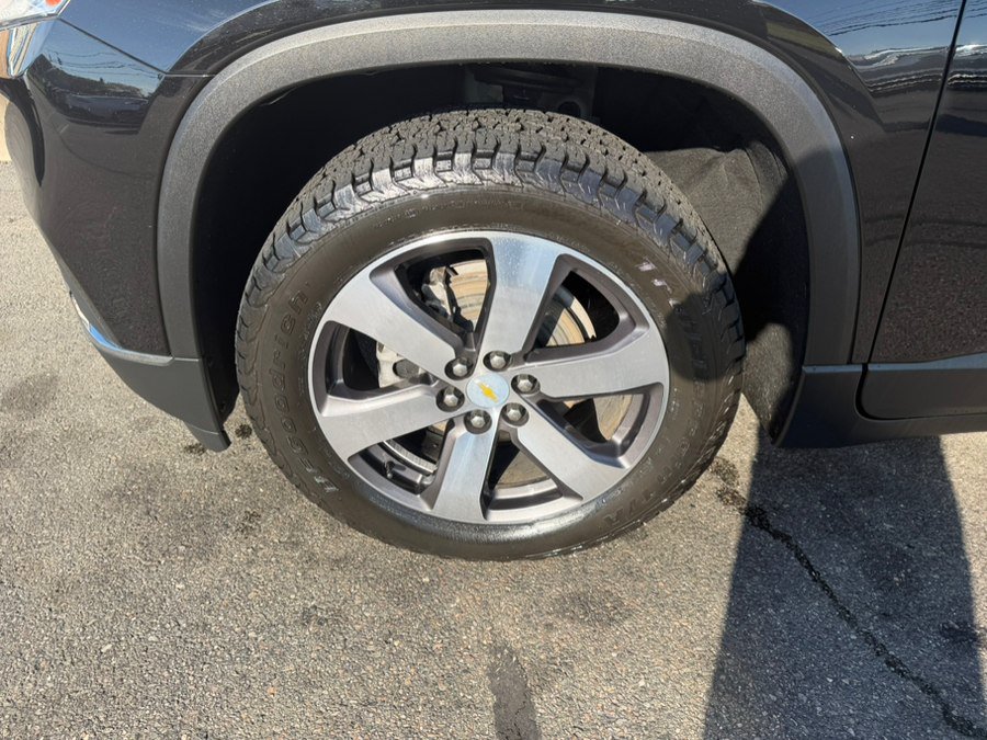Used 2021 Chevrolet Traverse LT w/ LT Premium Package AWD/4WD image 3