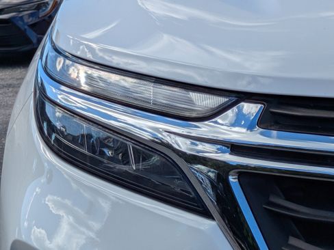 Used 2023 Chevrolet Equinox LS image 10