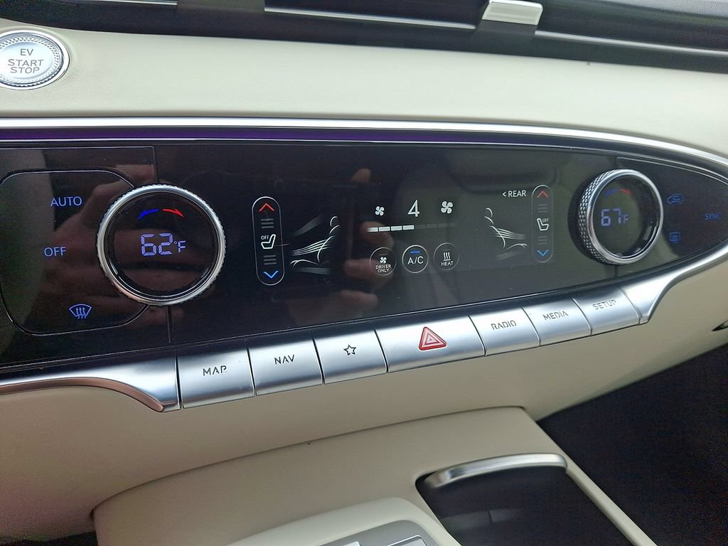 Used 2023 Genesis Electrified GV70 AWD/4WD image 16
