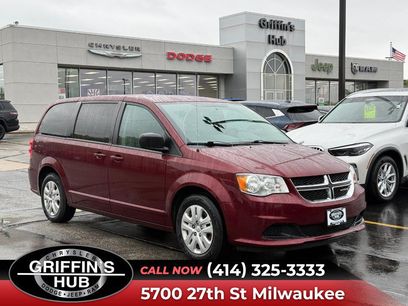 Used 2018 Dodge Grand Caravan SE w/ UConnect Hands-Free Group