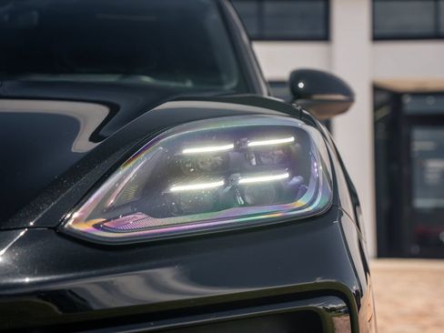 Used 2025 Porsche Cayenne Coupe AWD/4WD image 10