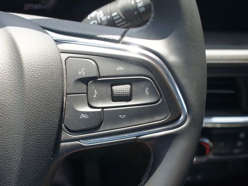 Used 2025 Buick Encore GX Preferred AWD/4WD image 8