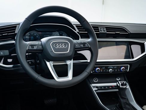 Certified 2025 Audi Q3 2.0T Premium Plus w/ Premium Plus Package image 4