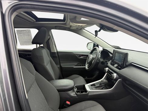 Used 2022 Toyota RAV4 XLE w/ Convenience Package image 26