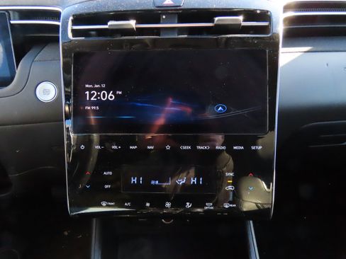 Used 2023 Hyundai Tucson Limited w/ Cargo Package image 23