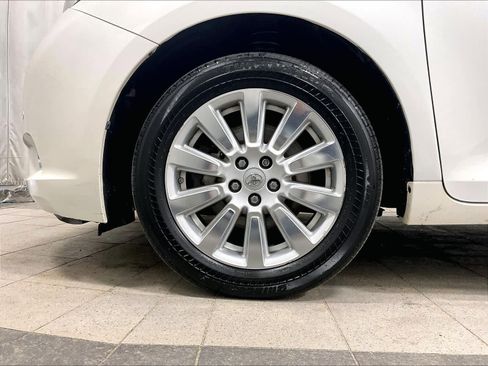 Used 2017 Toyota Sienna Limited image 6