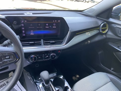 Used 2026 Chevrolet Trax LT FWD image 23