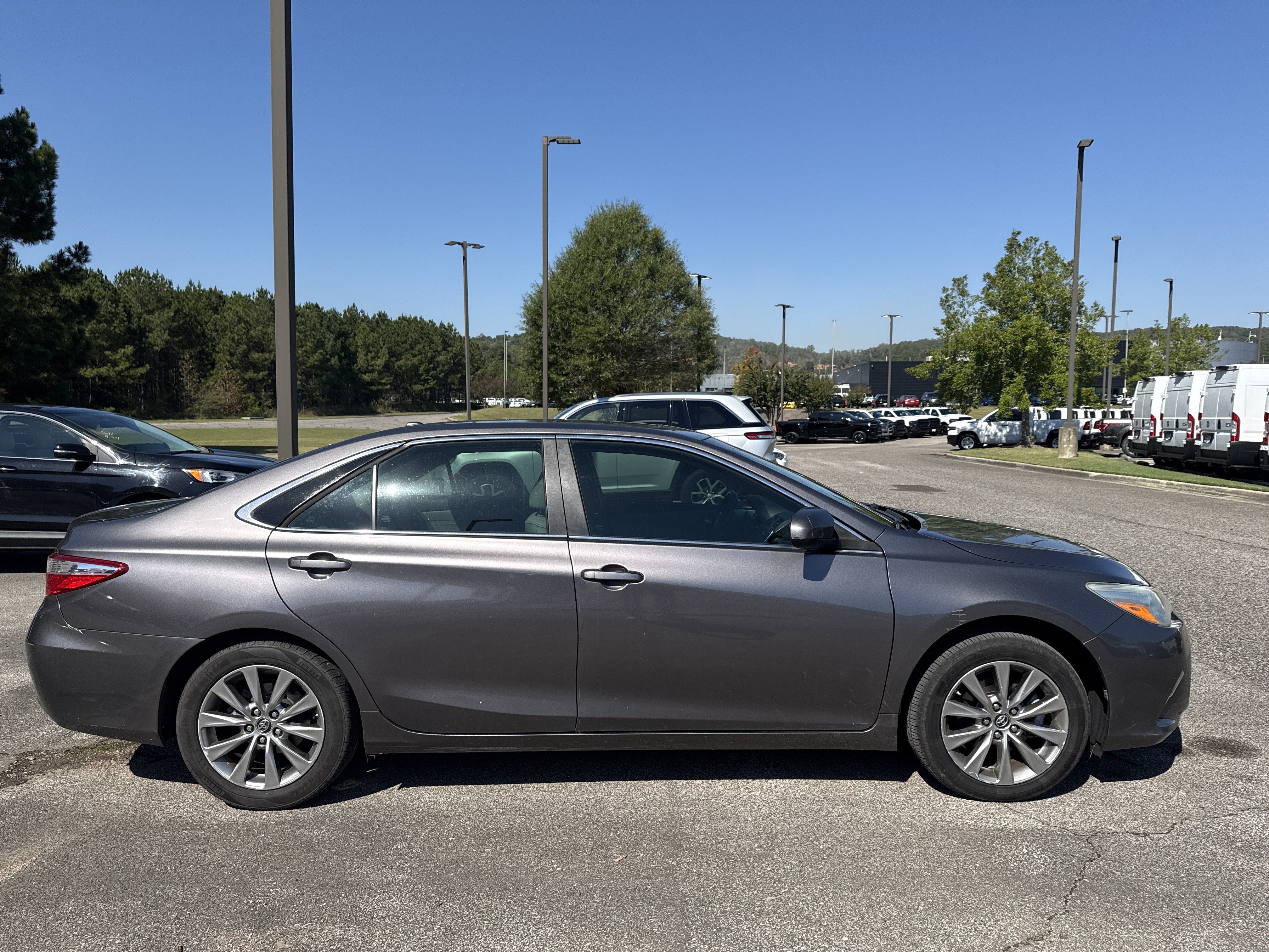 Used 2017 Toyota Camry XLE w/ Moonroof Package FWD image 10