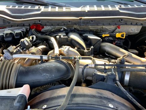 Used 2017 Ford F250 Lariat w/ Lariat Value Package AWD/4WD image 32