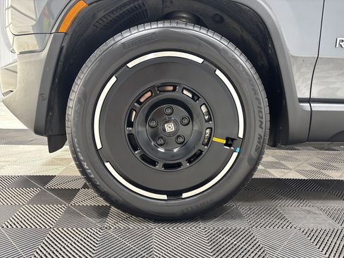 Used 2025 Rivian R1S Adventure Dual AWD/4WD image 9