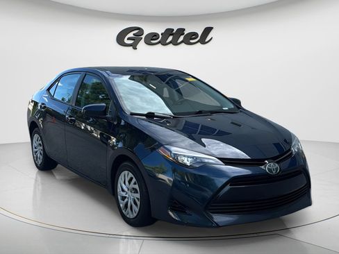 Used 2018 Toyota Corolla LE FWD image 3