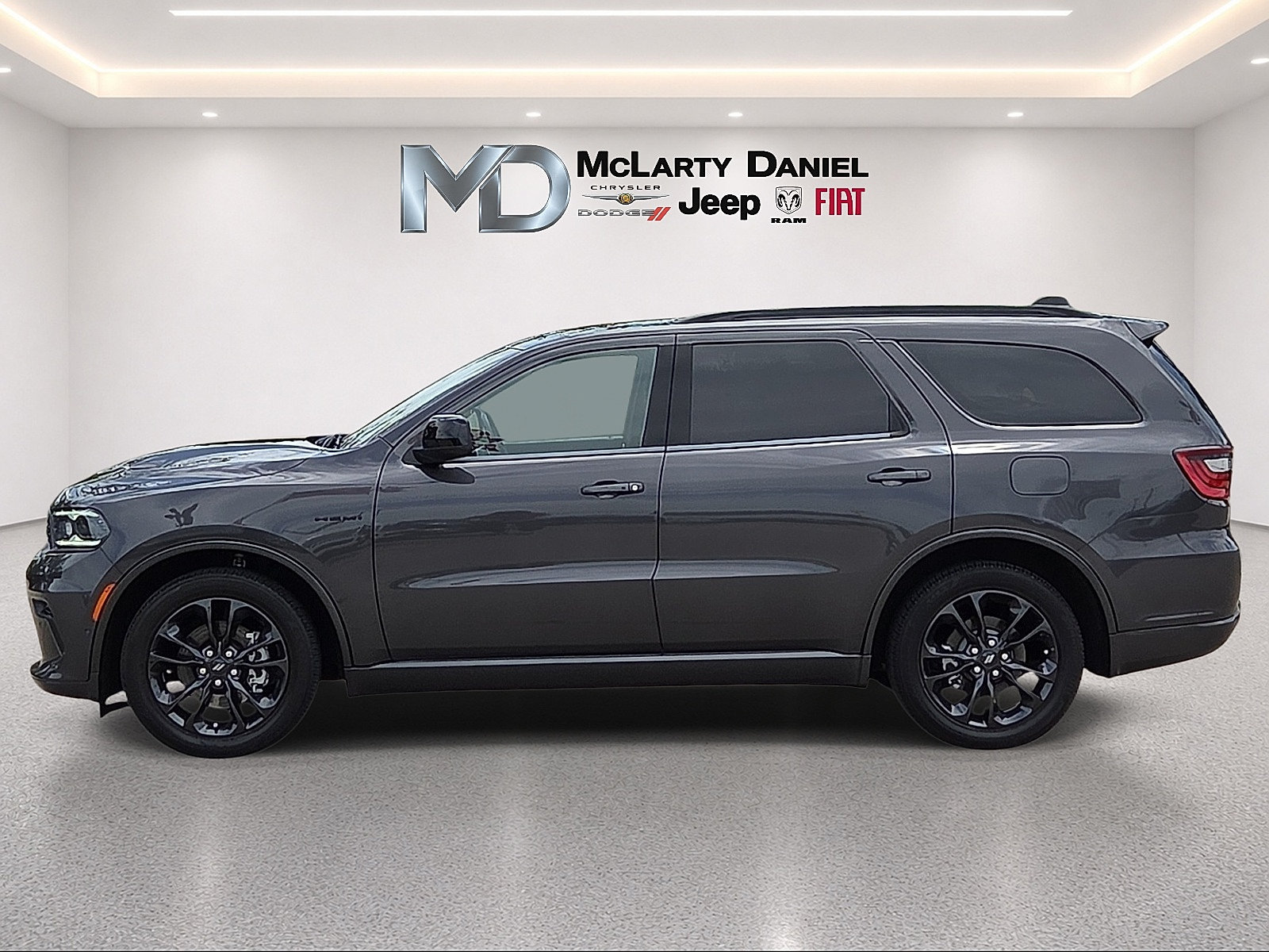 Used 2023 Dodge Durango R/T w/ Blacktop Package AWD/4WD image 3