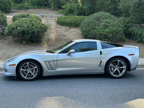 Used 2010 Chevrolet Corvette Grand Sport w/ Preferred Equipment Group RWD image 2