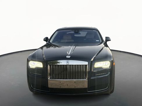 Used 2015 Rolls-Royce Ghost image 2