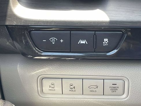 Used 2024 Kia Carnival EX FWD image 27