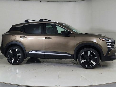 New 2026 Nissan Kicks SR w/ Illumination Package image 8