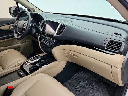 Used 2018 Honda Pilot Touring image 27