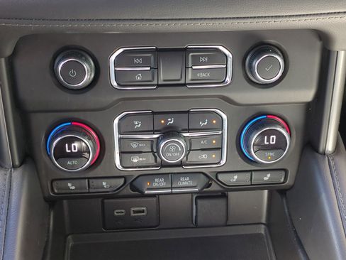 Used 2024 Chevrolet Suburban LT image 21