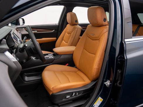 New 2026 Cadillac XT5 Premium Luxury w/ Driver Assist Package image 17