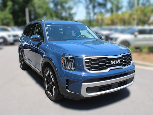 Certified 2024 Kia Telluride S w/ S Sunroof Package FWD image 16