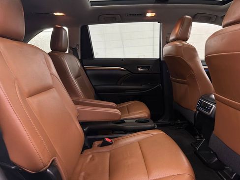 Used 2019 Toyota Highlander Limited Platinum image 30
