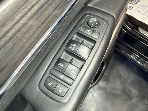 Used 2017 Jeep Grand Cherokee Overland w/ Jeep Active Safety Group AWD/4WD image 18