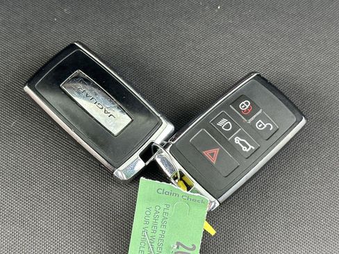 Used 2024 Jaguar F-PACE SVR image 21