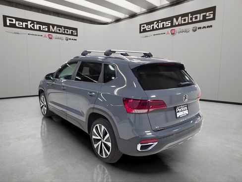 Used 2023 Volkswagen Taos SE FWD image 3
