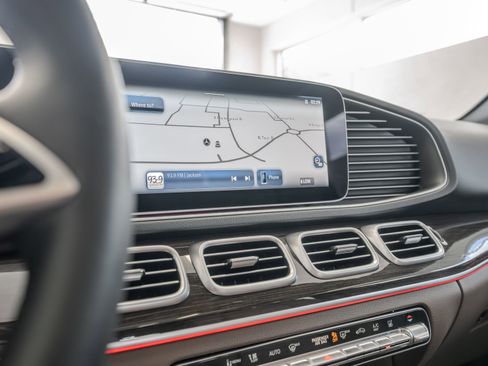 Certified 2025 Mercedes-Benz GLE 450e 4MATIC image 30