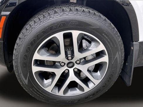 Used 2023 Land Rover Defender 110 X-Dynamic SE image 8