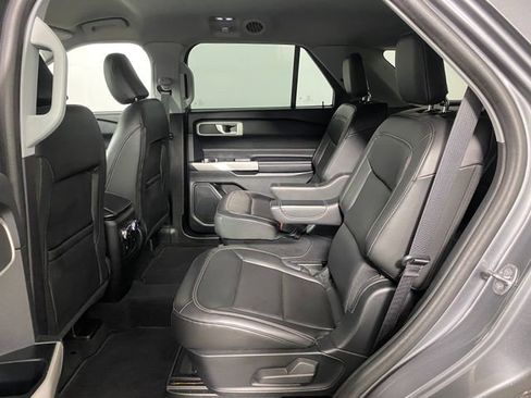 Used 2022 Ford Explorer XLT w/ Equipment Group 202A image 28