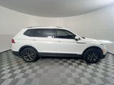 Used 2022 Volkswagen Tiguan SE image 2