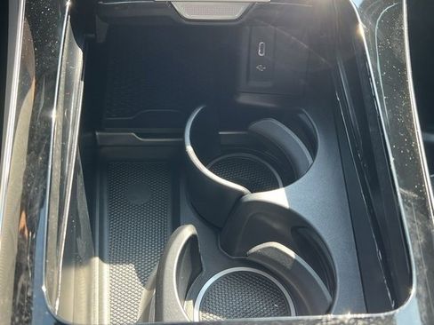 Used 2024 Mercedes-Benz GLC 300 4MATIC image 28