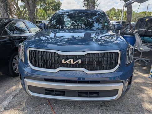 Used 2023 Kia Telluride EX w/ EX Captain's Chair Package FWD image 2
